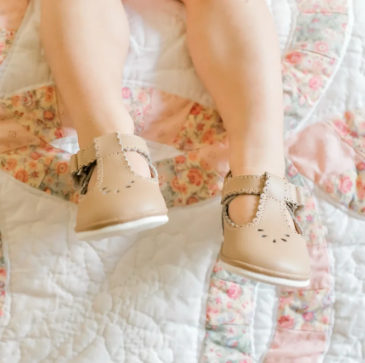 Dottie Scallop Mary Jane-Latte
